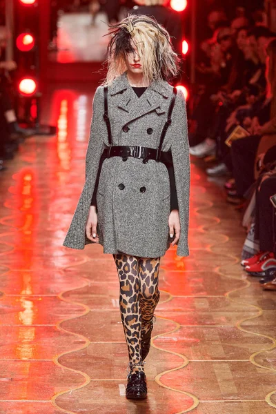 Look 26